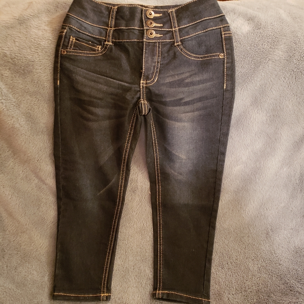Like new Mudd Size 7 Little Girl Capri Jeans